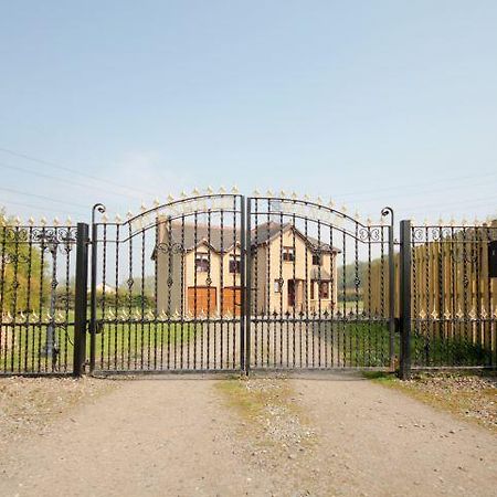 Milnholm Manor Apartment Falkirk Bagian luar foto